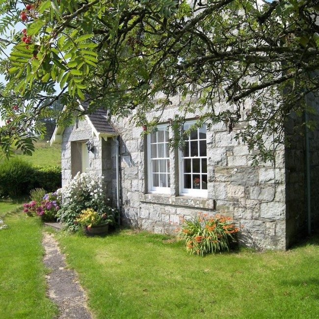 Rowantree Cottage.jpg