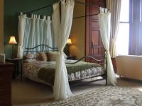hillcrest-bedroom3.jpeg