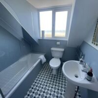 013 upstairs bathroom.jpeg